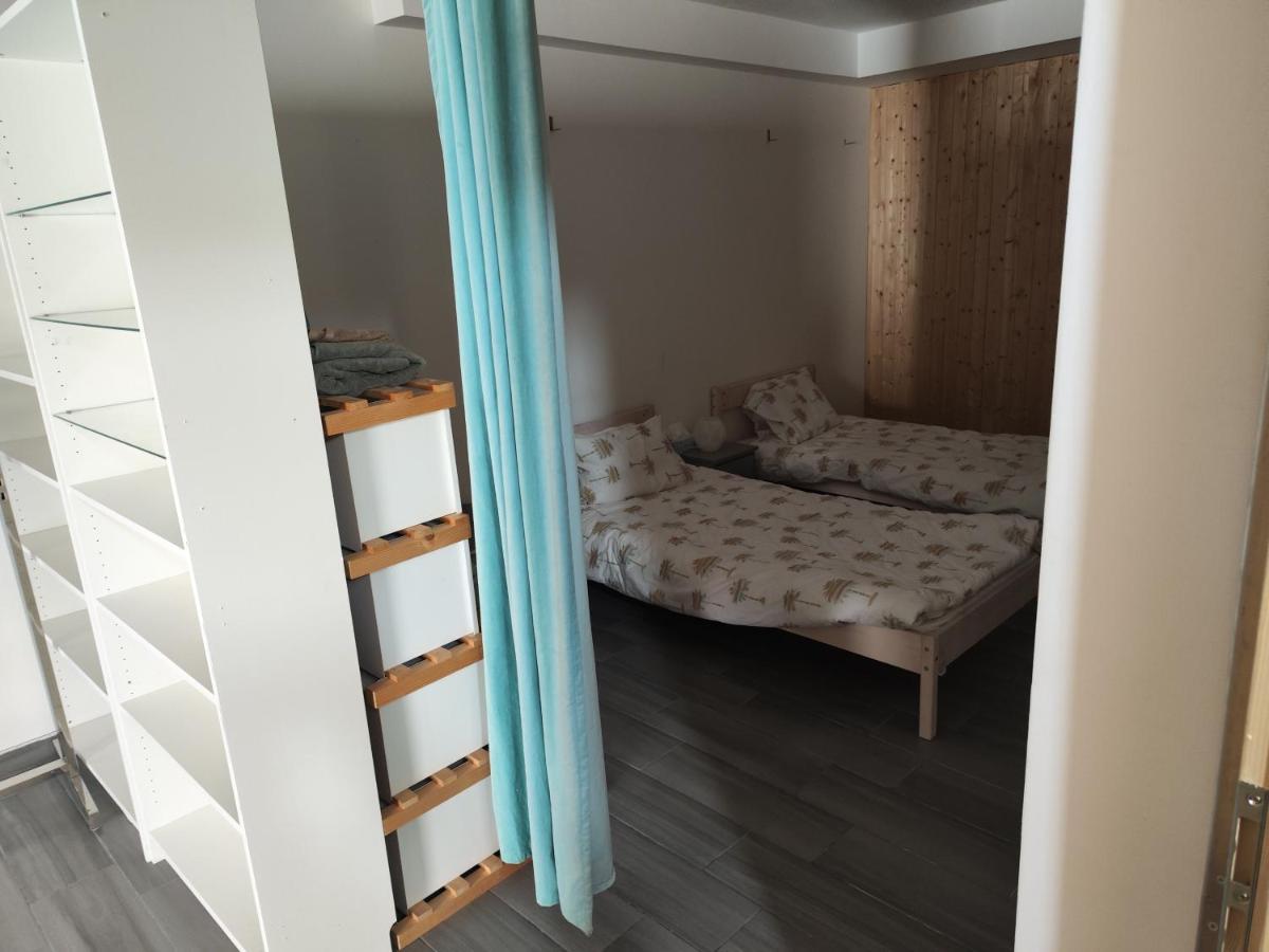 Erdgeschoss Wohnung Nahe Flughafen Viena Exterior foto